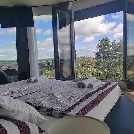 West Panorama Penthouse - Apartment With A Fantastic View Of The City Szombathely Exterior photo